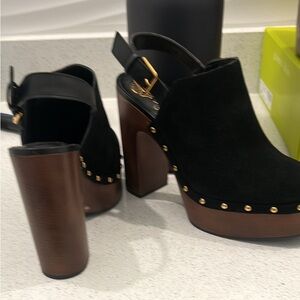 Clogs size 8. Brand new